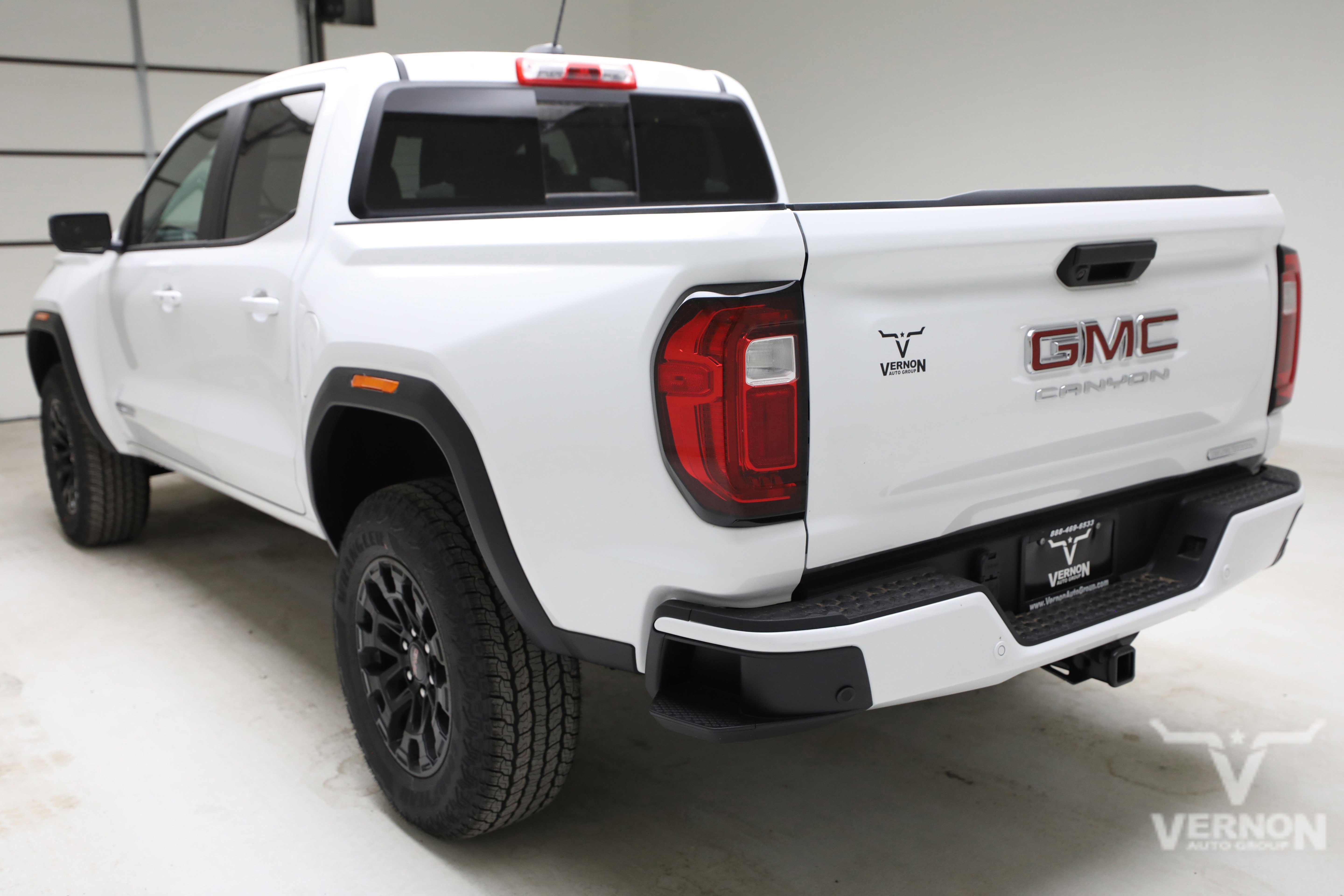 New 2026 Summit White GMC N image 3
