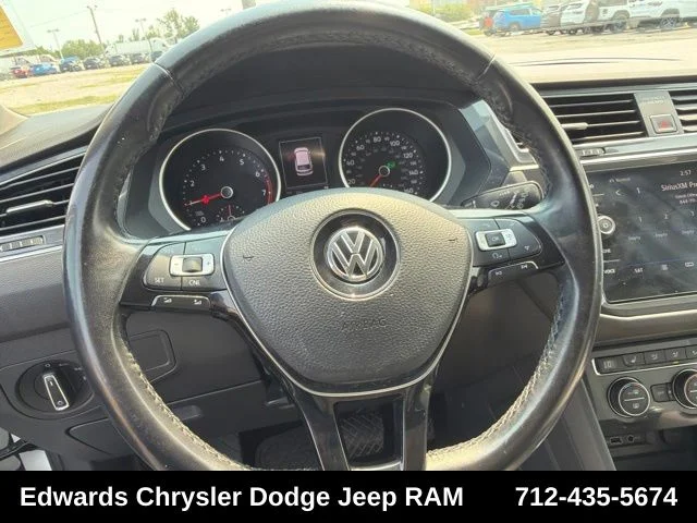 Used 2018 White Volkswagen 2.0T SE image 17