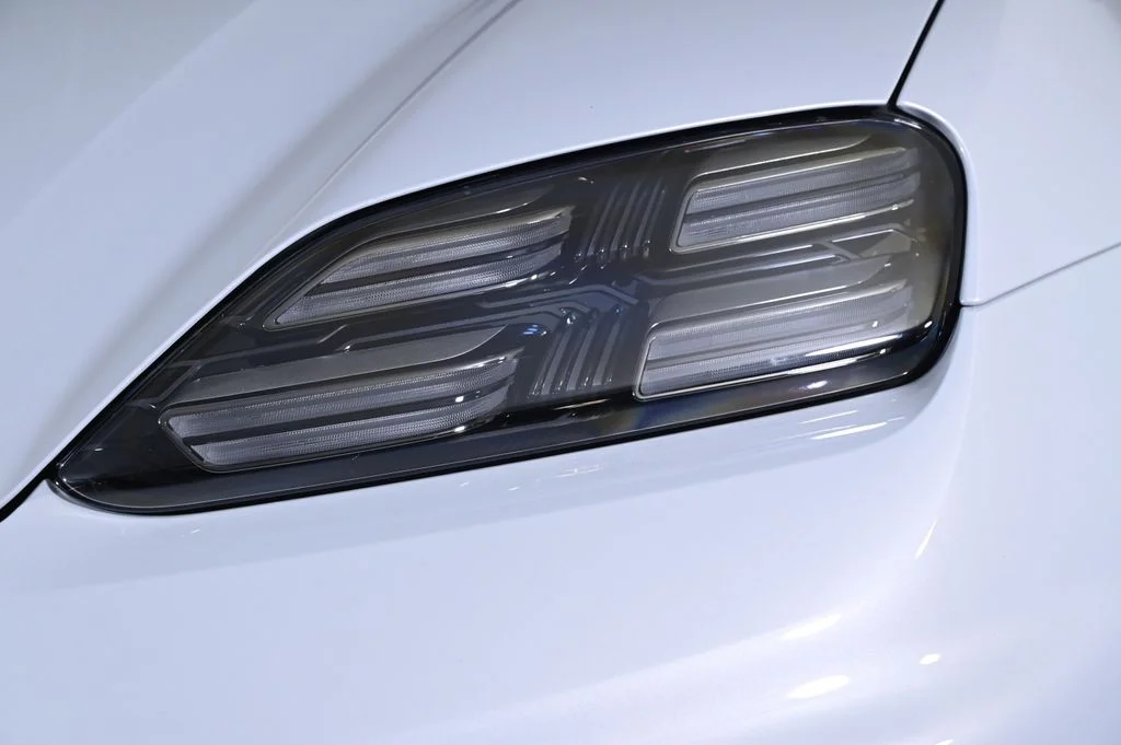 Used 2025 Ice Grey Metallic Porsche  image 23