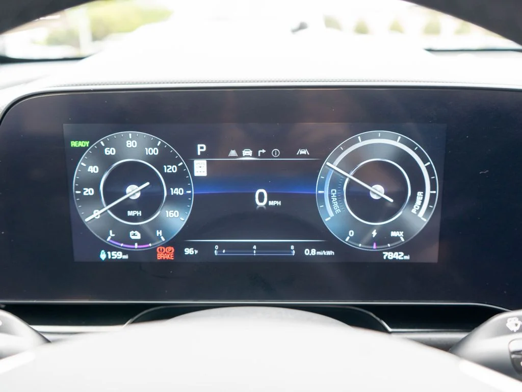 Certified Used 2024 White Kia Wind image 20