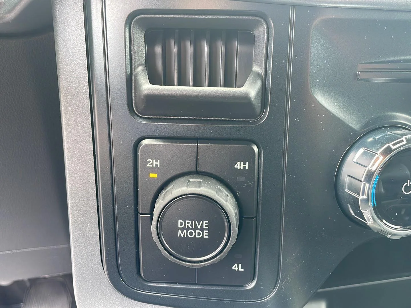 New 2026 Agate Black Metallic Ford XLT image 22