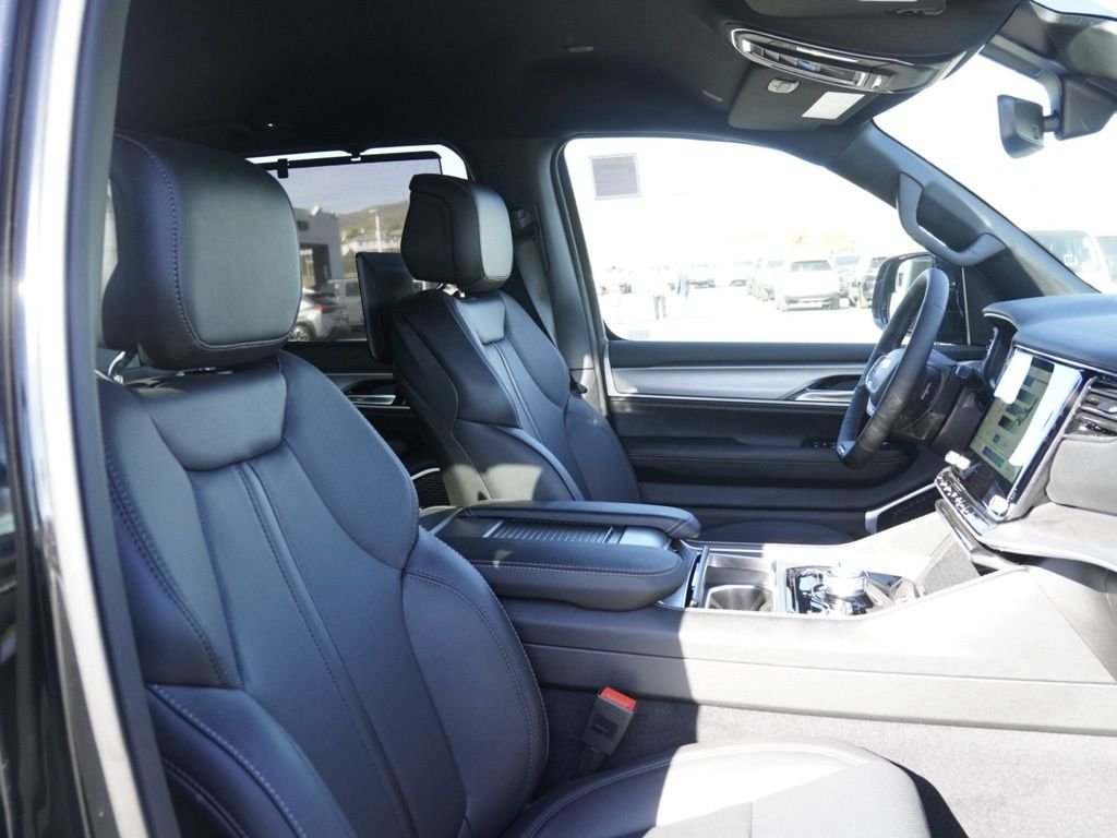 New 2026 High Gloss Black Exterior Paint Jeep Limited Altitude 4X4 image 22