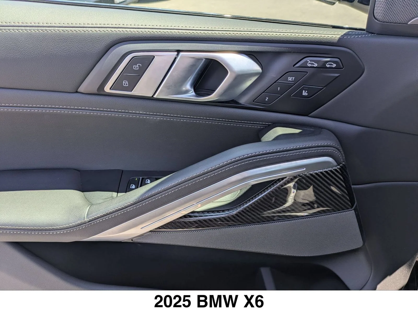 Used 2025 Black BMW M60i image 10