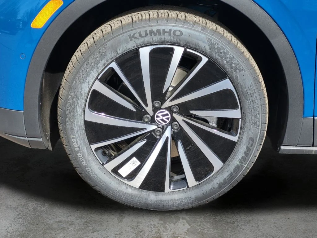 New 2026 Mountain  Lake Blue Metallic Volkswagen Pro image 7