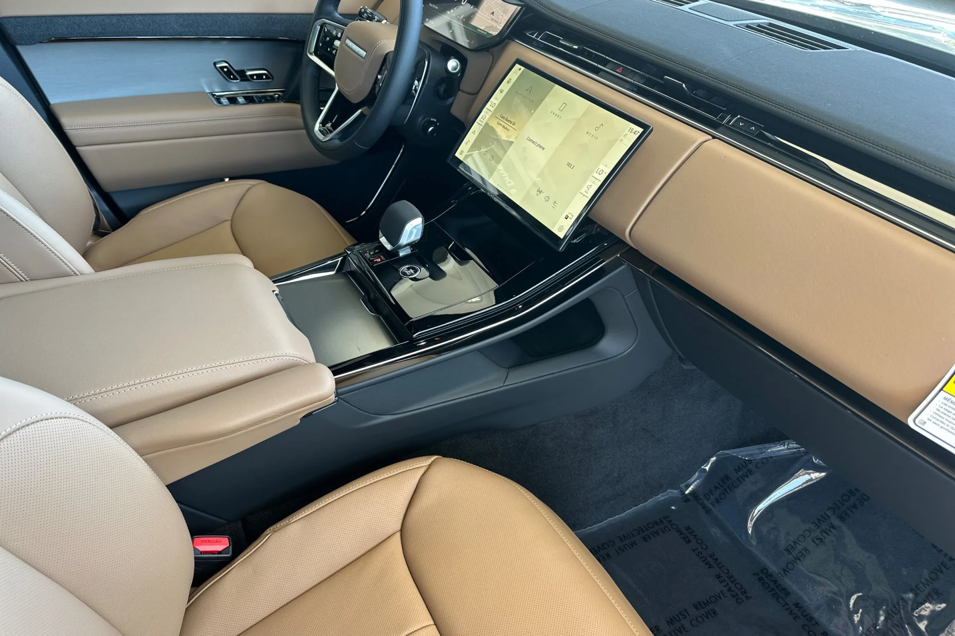 New 2026 Borasco Grey Land Rover SE image 18
