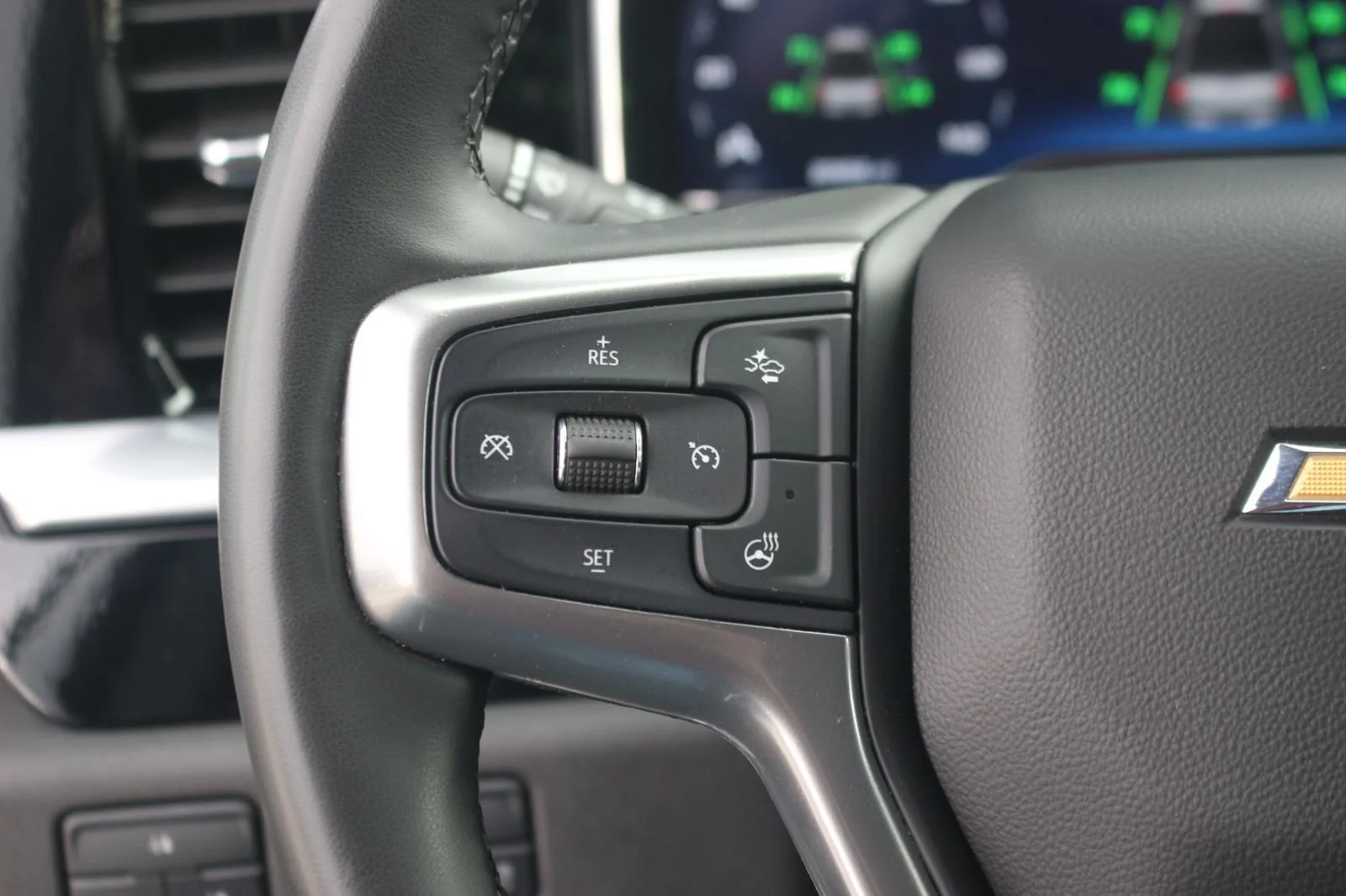 Used 2025 Summit White Chevrolet LT image 24