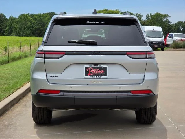 New 2026 Silver Zynith Exterior Paint Jeep Altitude image 4