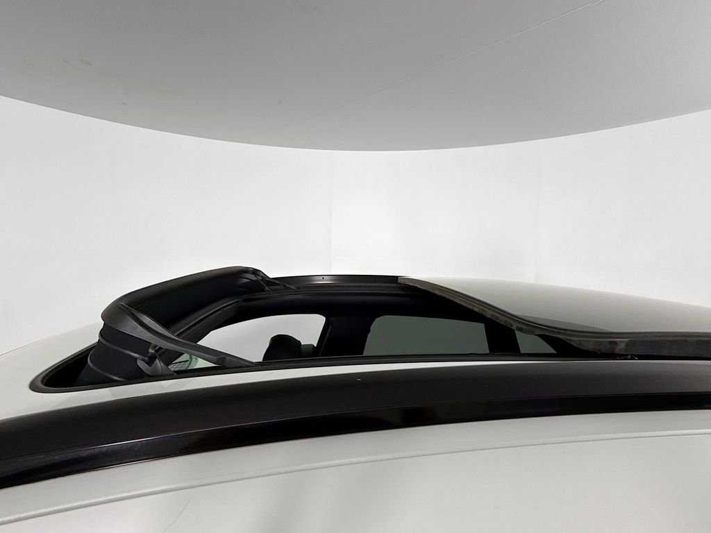 Certified Used 2018 White Porsche  image 23