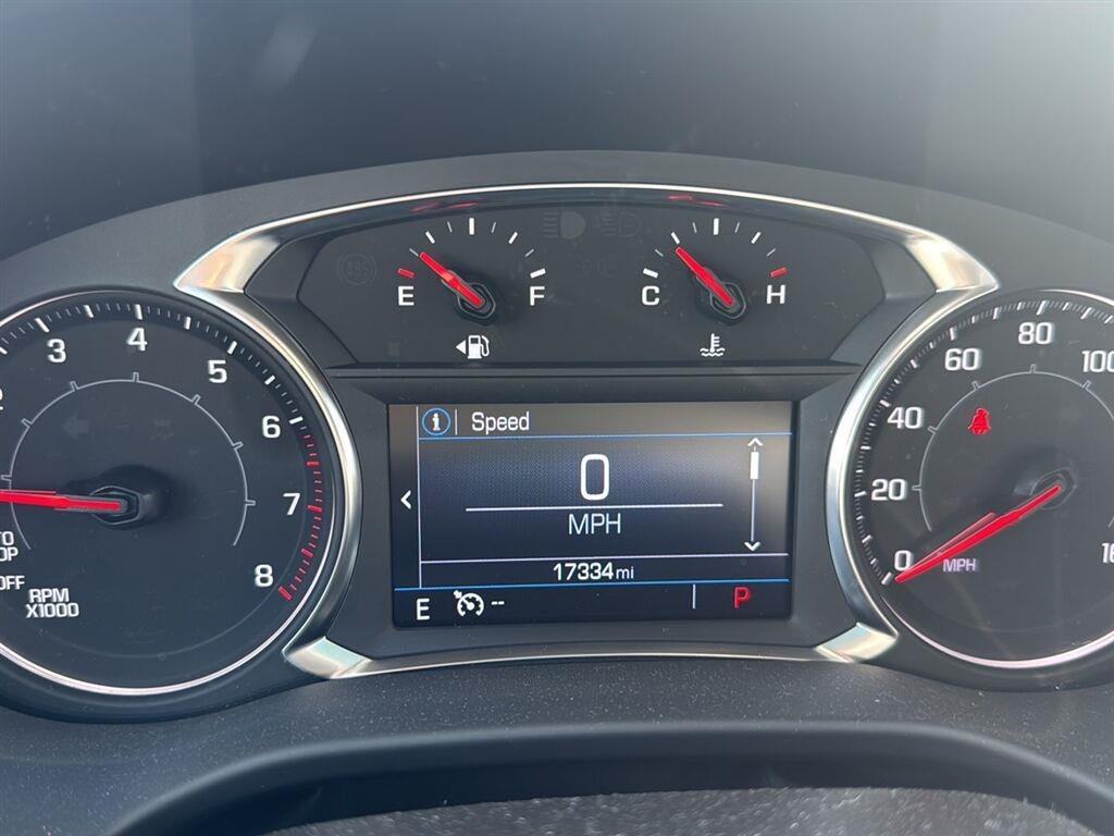 Used 2023 Sterling Metallic GMC SLE image 9
