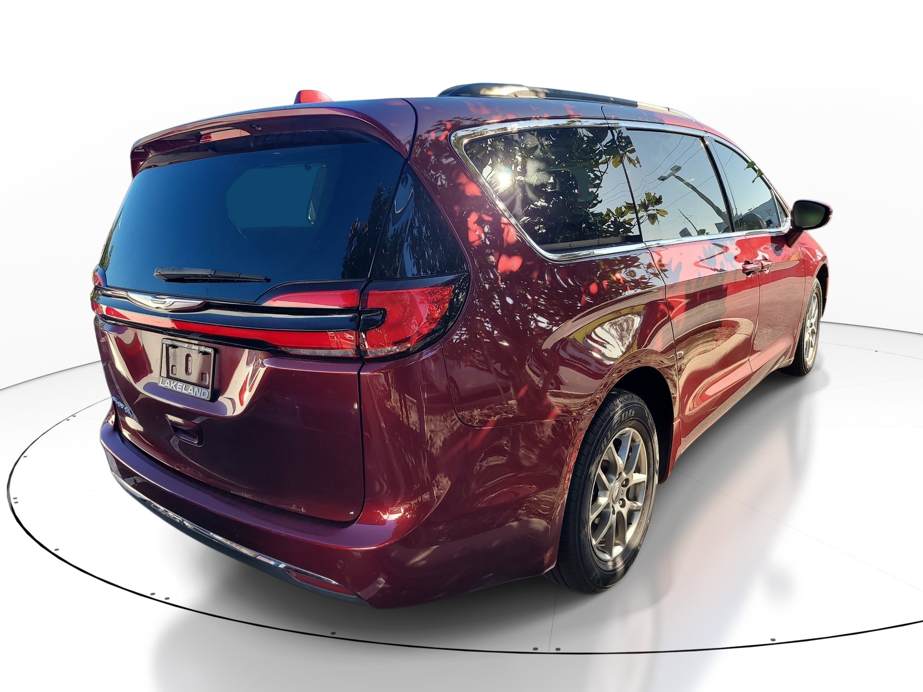 Used 2021 Velvet Red Pearlcoat Chrysler Touring image 4