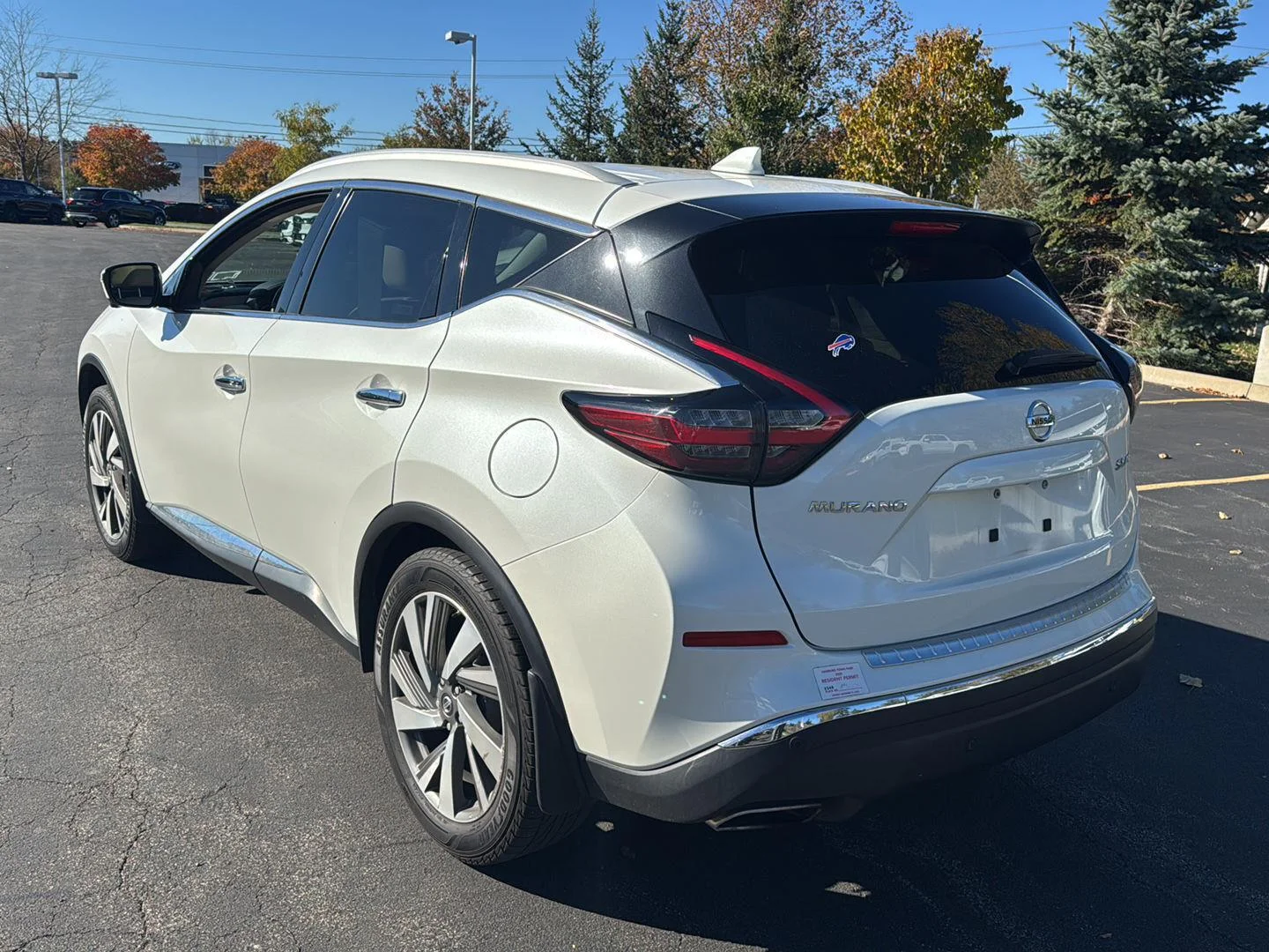 Used 2019 Pearl White Tricoat Nissan SL image 3