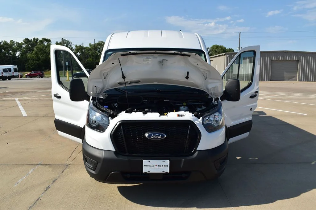 Used 2023 White Ford XL image 39
