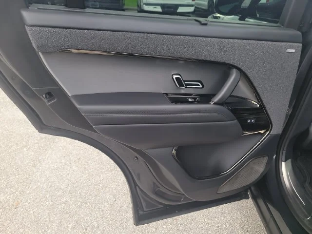 Used 2025 Black Land Rover Dynamic SE image 12