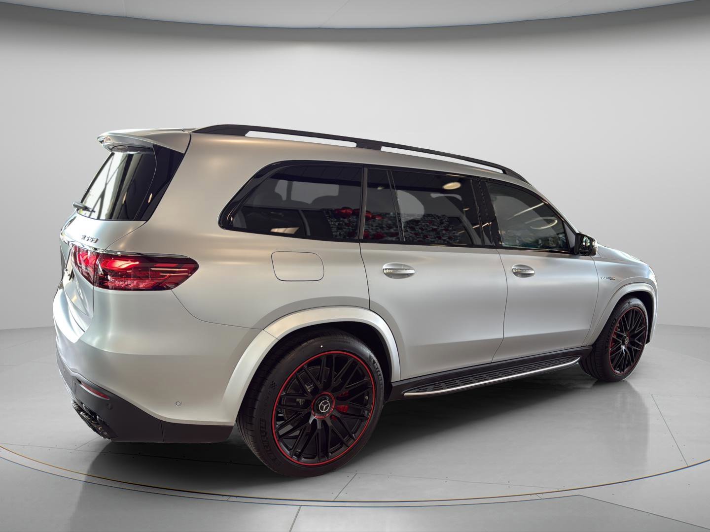 New 2026 MANUFAKTUR Signature Cirrus Silver Magno Mercedes-Benz AMG® GLS 63 image 5