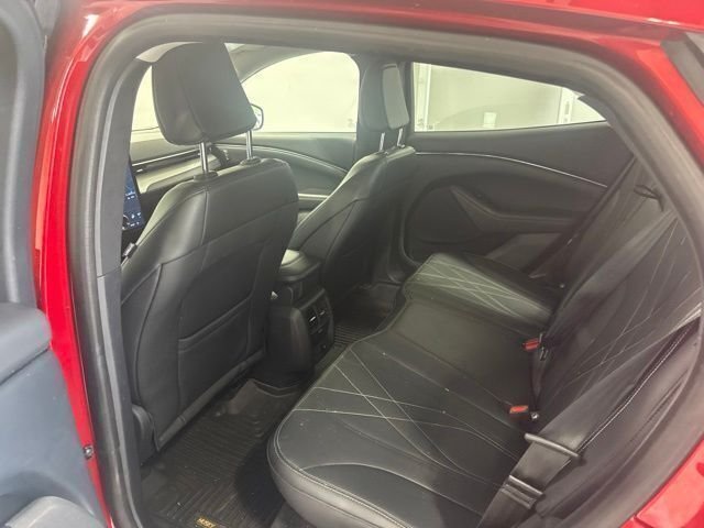 Used 2022 Red Ford Select image 17