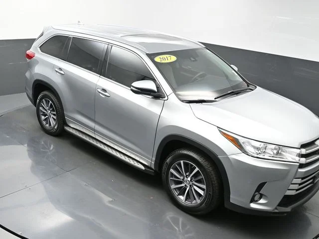 Used 2017 Silver Toyota XLE image 55