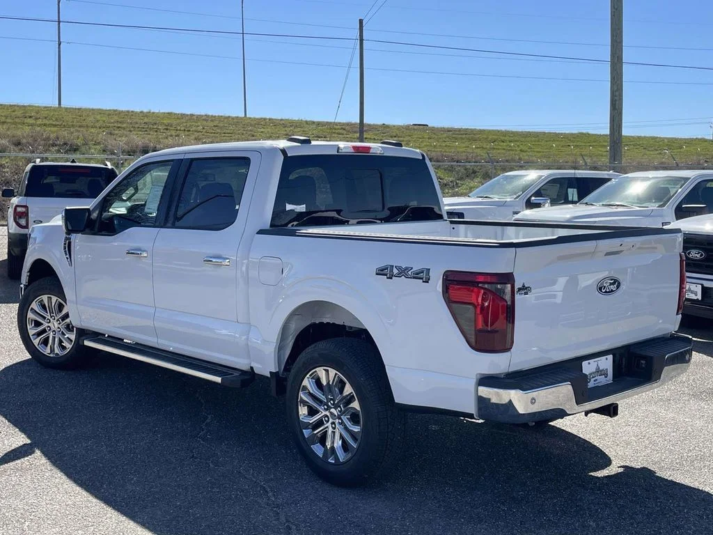 New 2026 Oxford White Ford XLT image 5