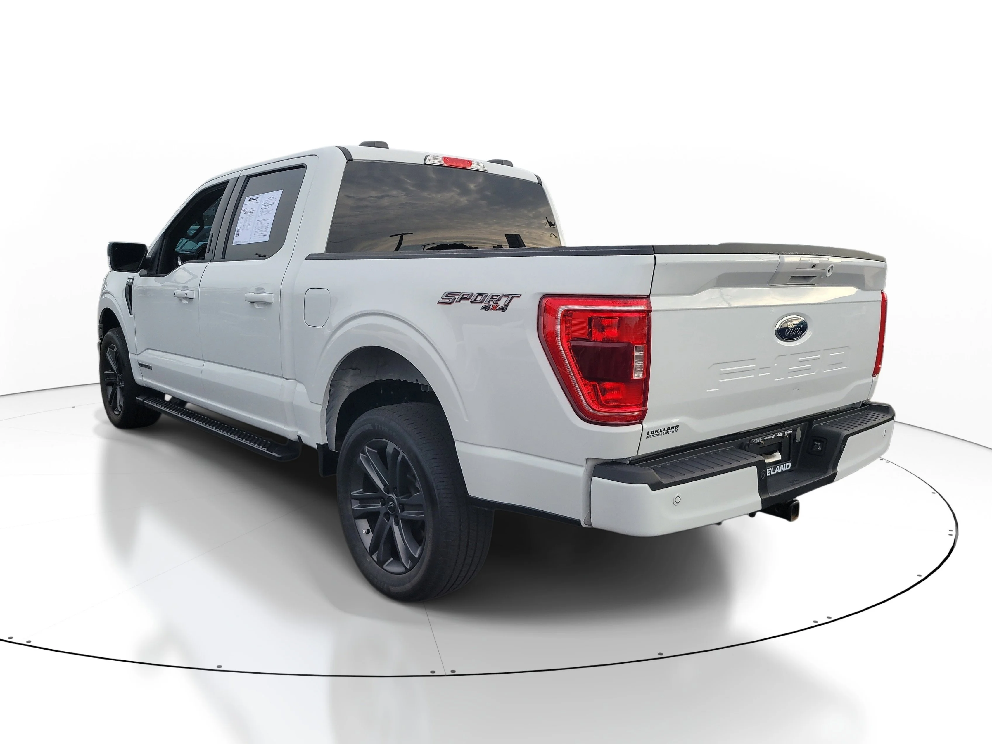Used 2023 Oxford White Ford XLT image 6