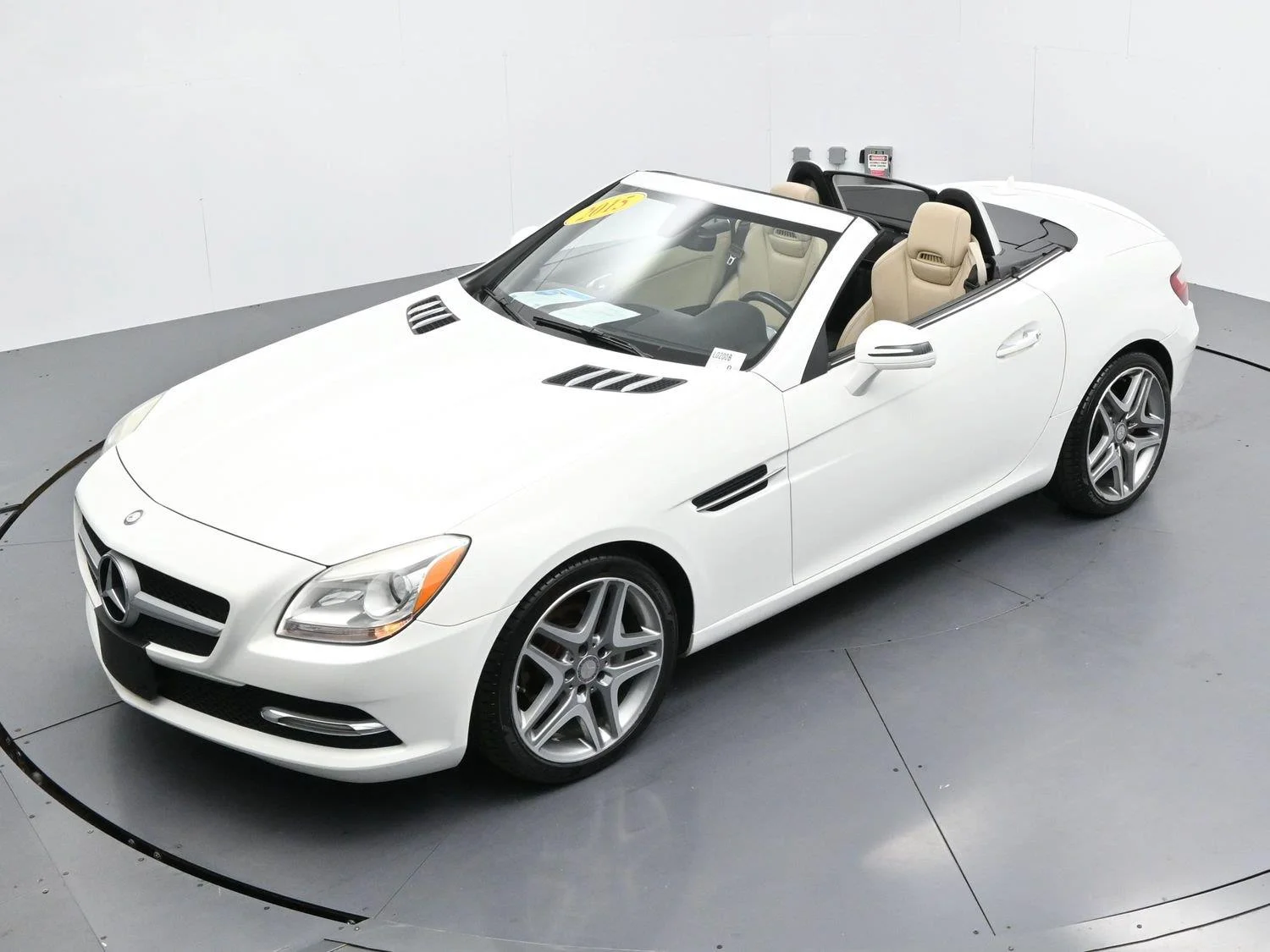 Used 2015 White Mercedes-Benz SLK 250 image 34