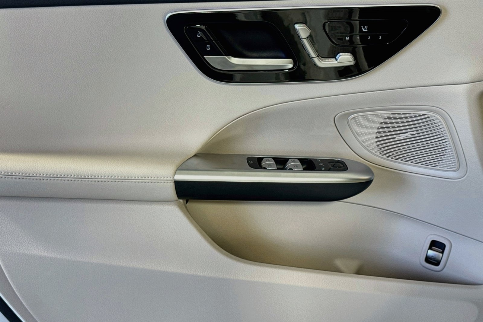 New 2026 Polar White Mercedes-Benz C 300 image 16
