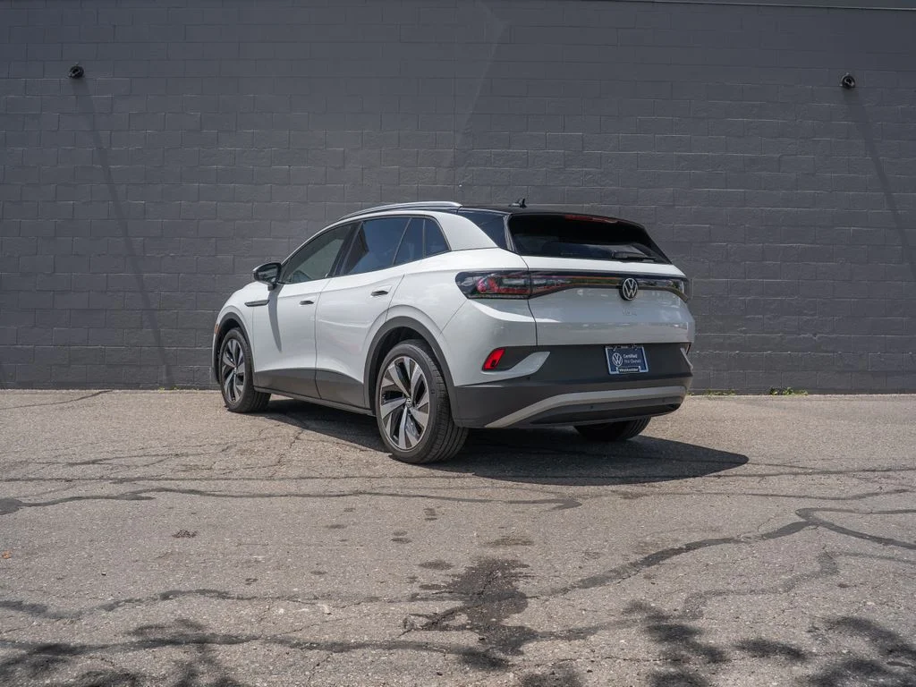 Used 2022 White Volkswagen Pro S image 3