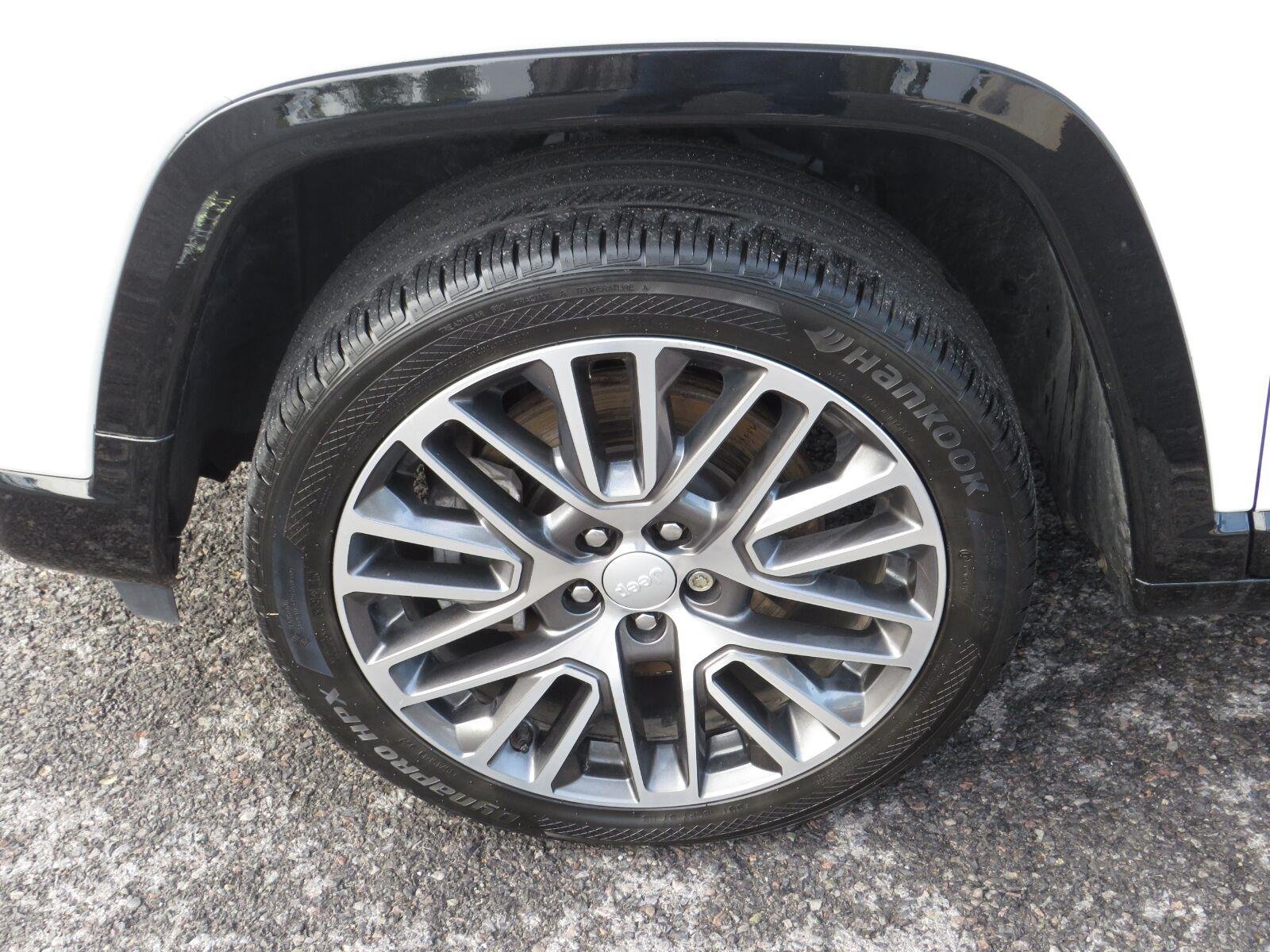 Used 2023 Bright White Clearcoat Jeep Limited image 15