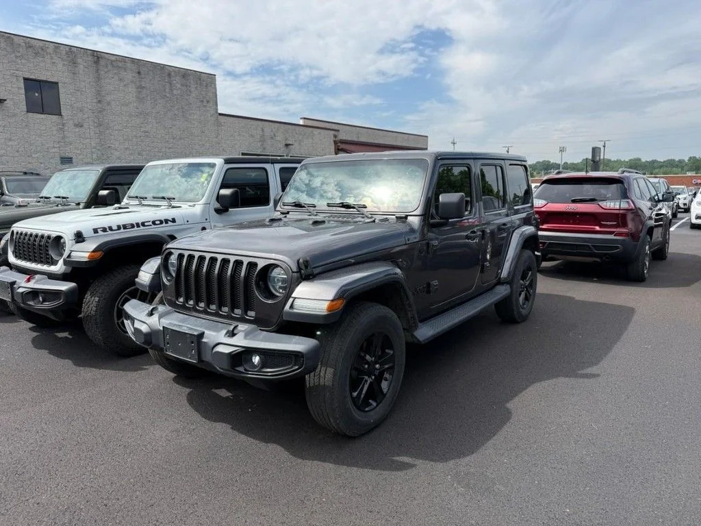 Used 2018 Red Jeep Unlimited Sahara image 3