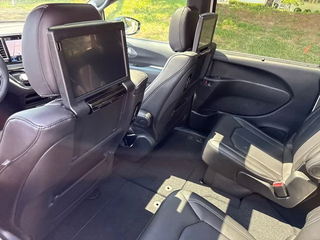 2026 Chrysler Pacifica Select - Photo 30