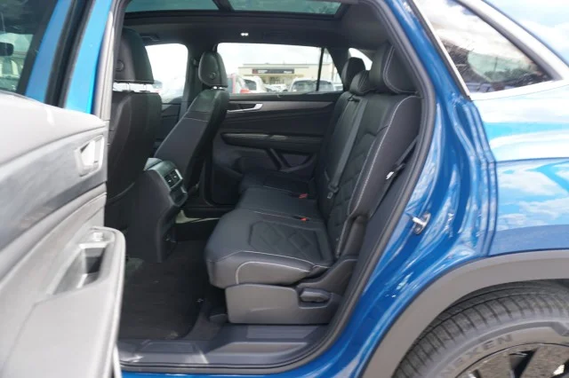 New 2025 R3R3 Mountain Lake Blue Volkswagen 2.0T SE w/Technology image 24