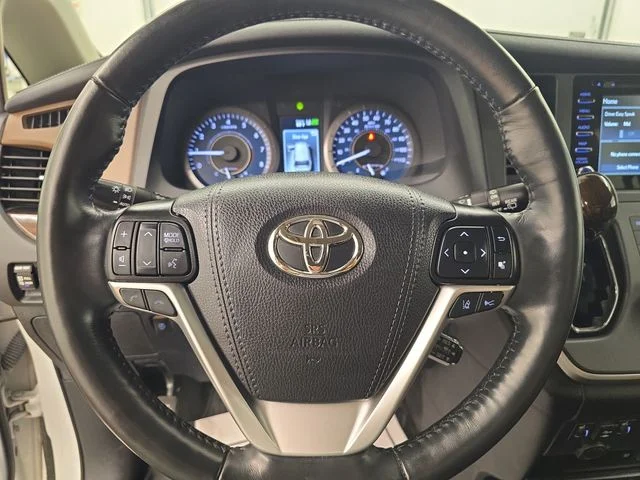 Used 2020 Blizzard Pearl Toyota Limited Premium image 31