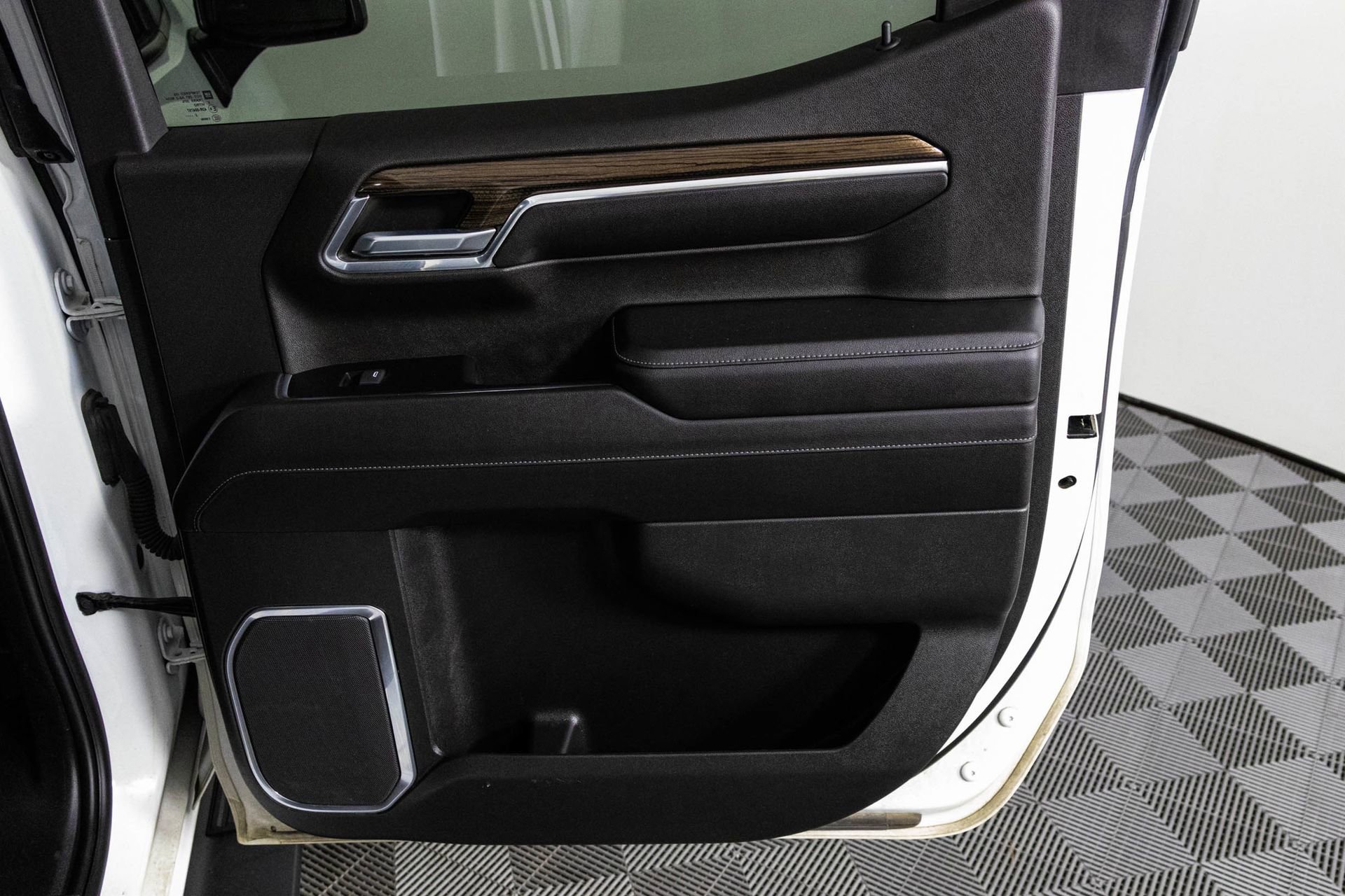 2023 CHEVROLET SILVERADO - Image 37