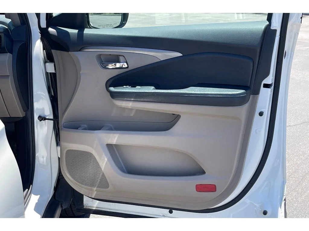 Used 2018 White Diamond Pearl Honda EX image 21