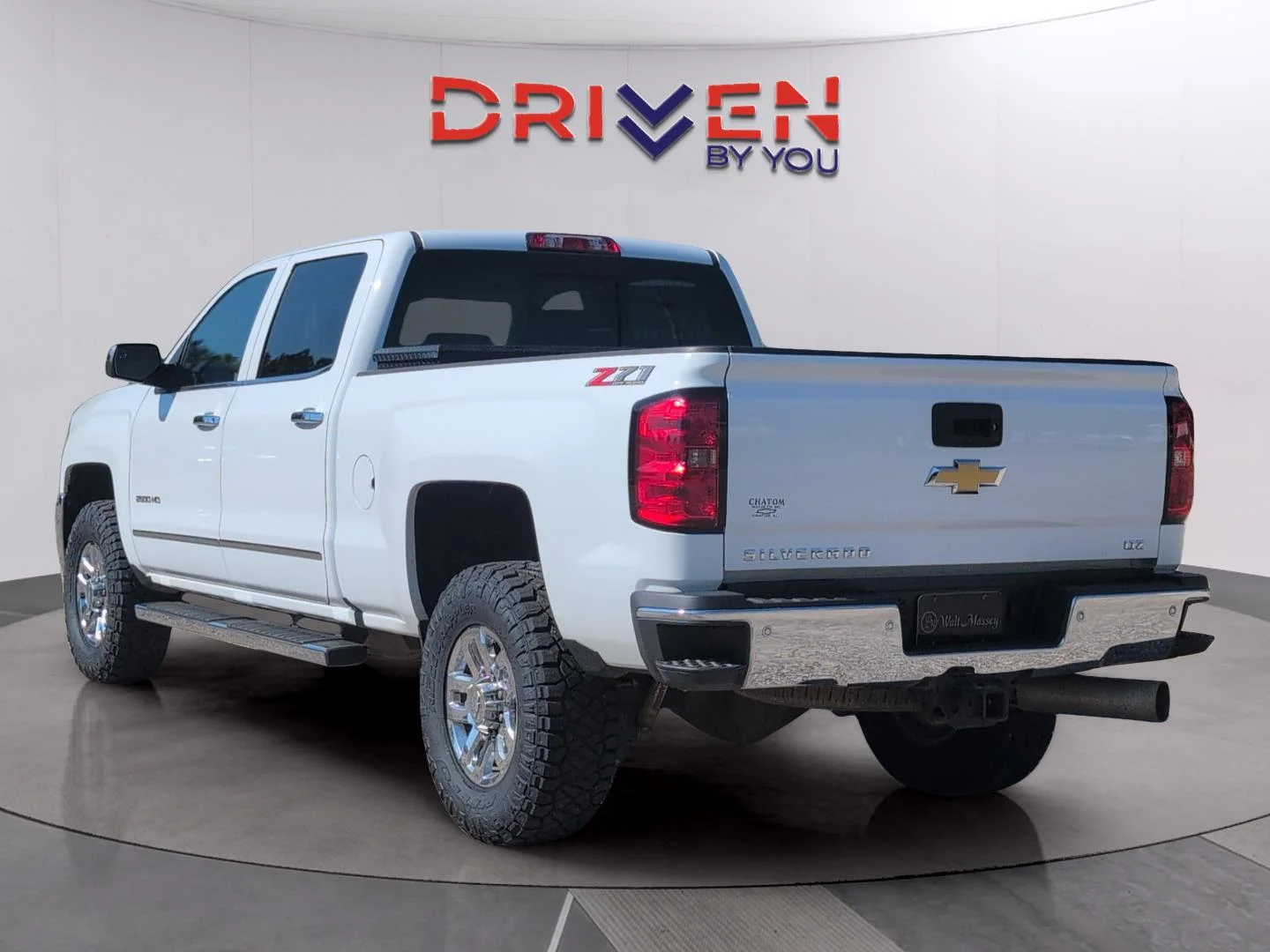 Used 2019 SUMMIT WHITE Chevrolet LTZ image 3