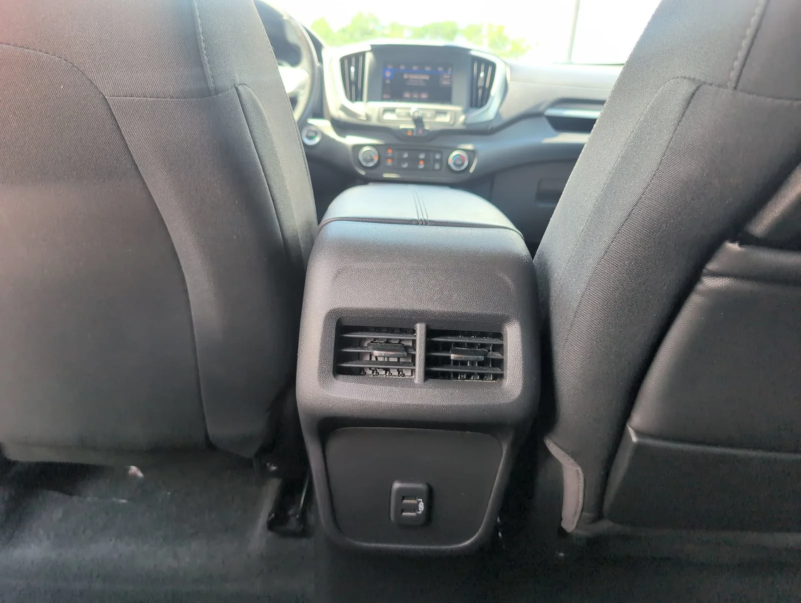 Used 2024 Sterling Metallic GMC SLE image 31