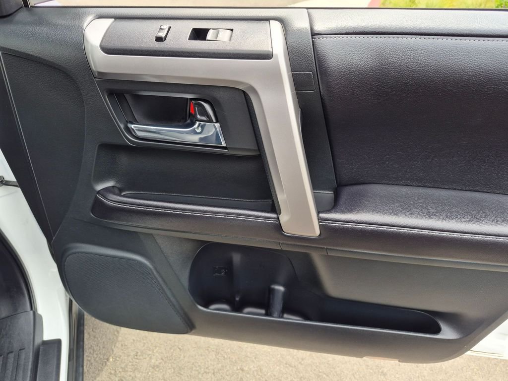Used 2016 White Toyota SR5 image 17