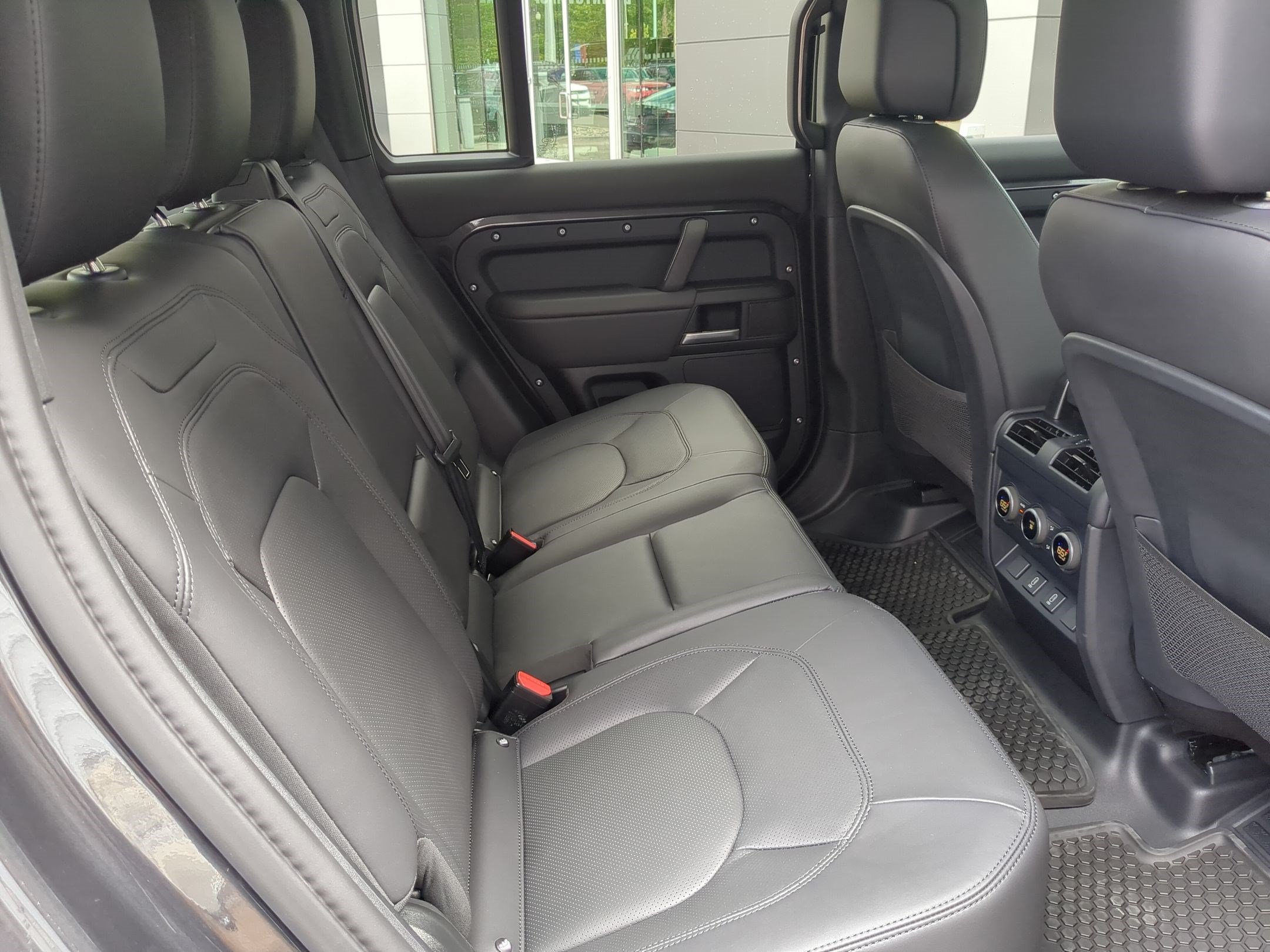 New 2026 Carpathian Grey Land Rover P400 X-Dynamic SE image 31