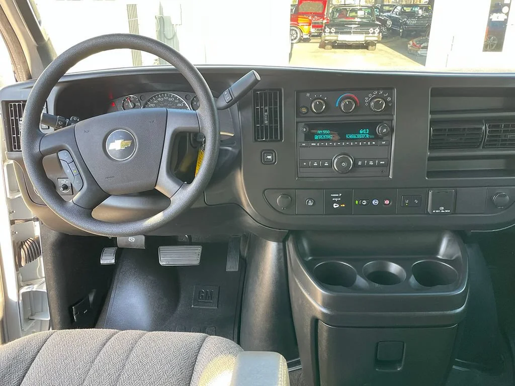 Used 2025 Summit White Chevrolet 1LT image 30