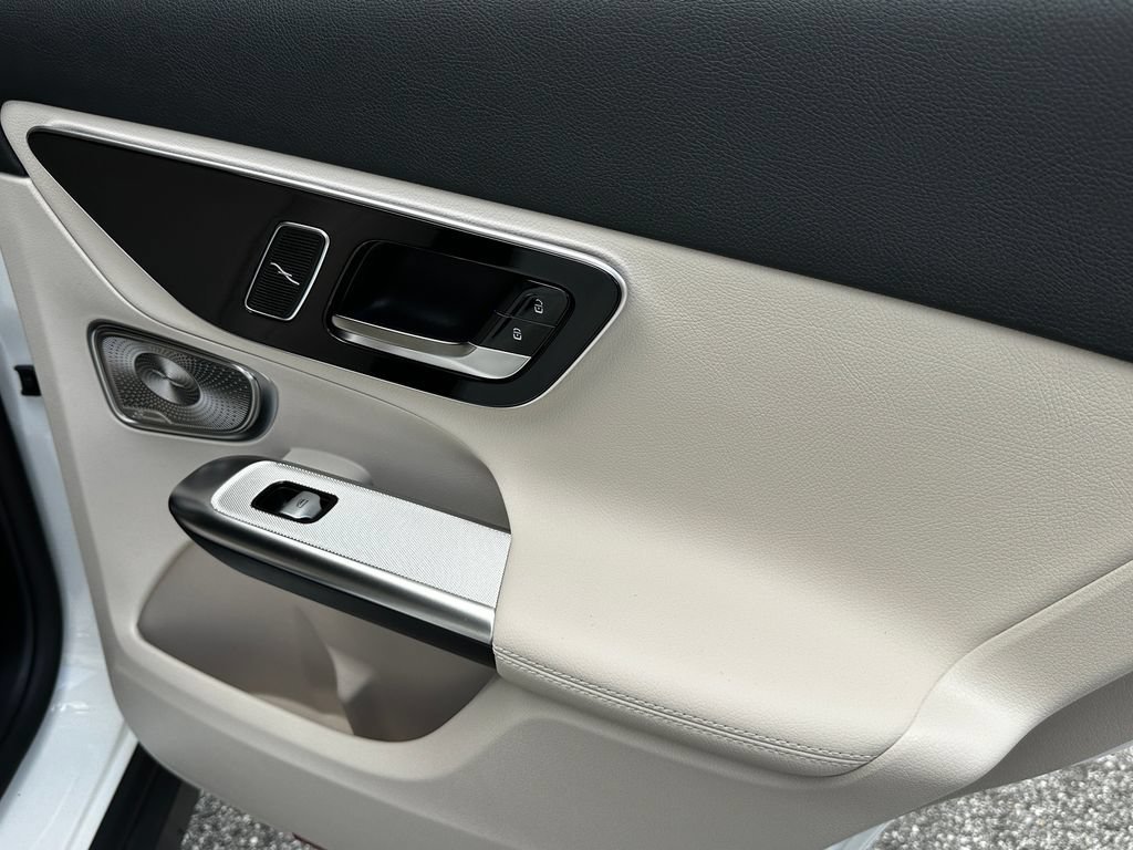 New 2026 Polar White Mercedes-Benz GLC 300 image 57