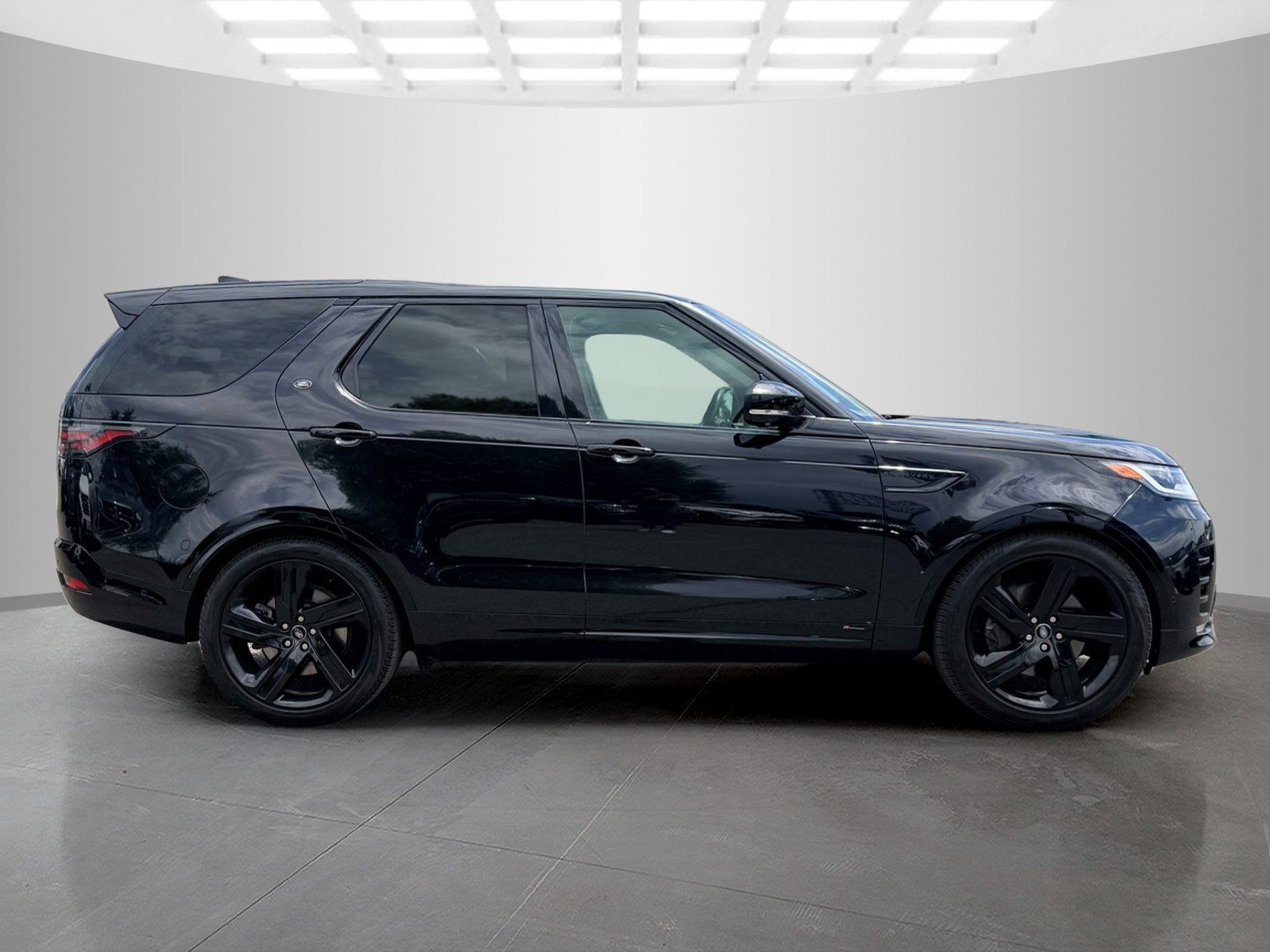 Used 2022 Black Land Rover HSE R-Dynamic image 4
