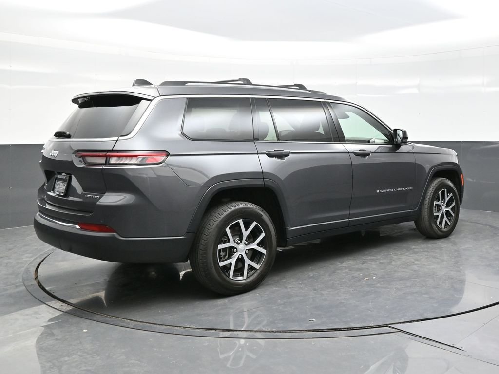 Used 2023 Gray Jeep Limited image 7