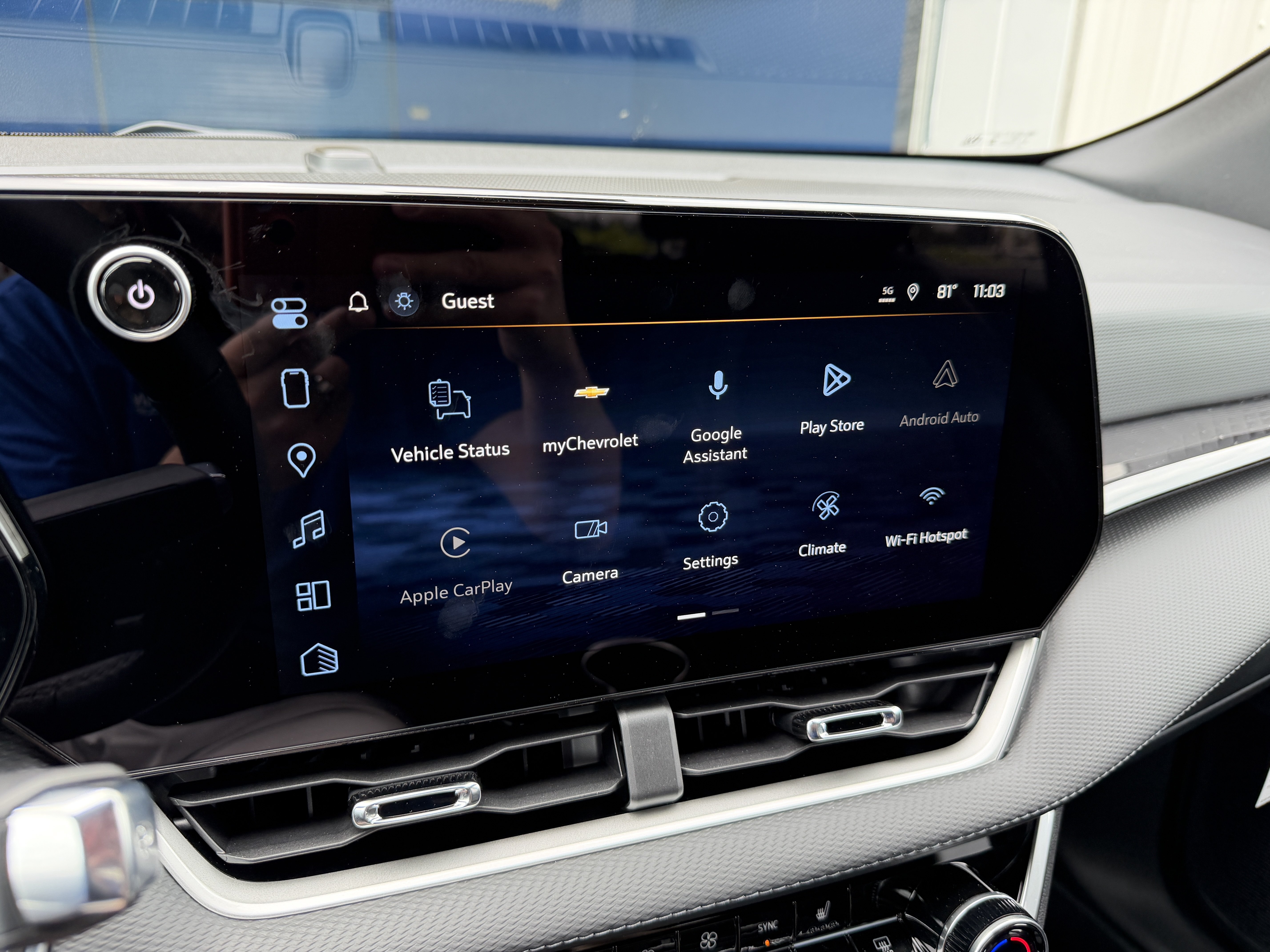 2027 Chevrolet Equinox LT - Photo 20