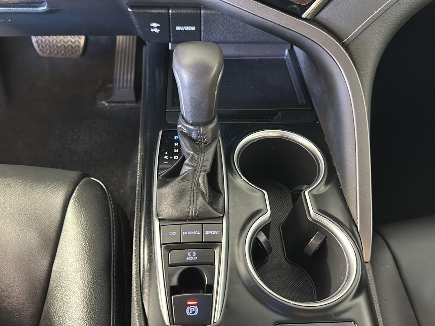 Used 2018 Pearl Toyota XSE image 19