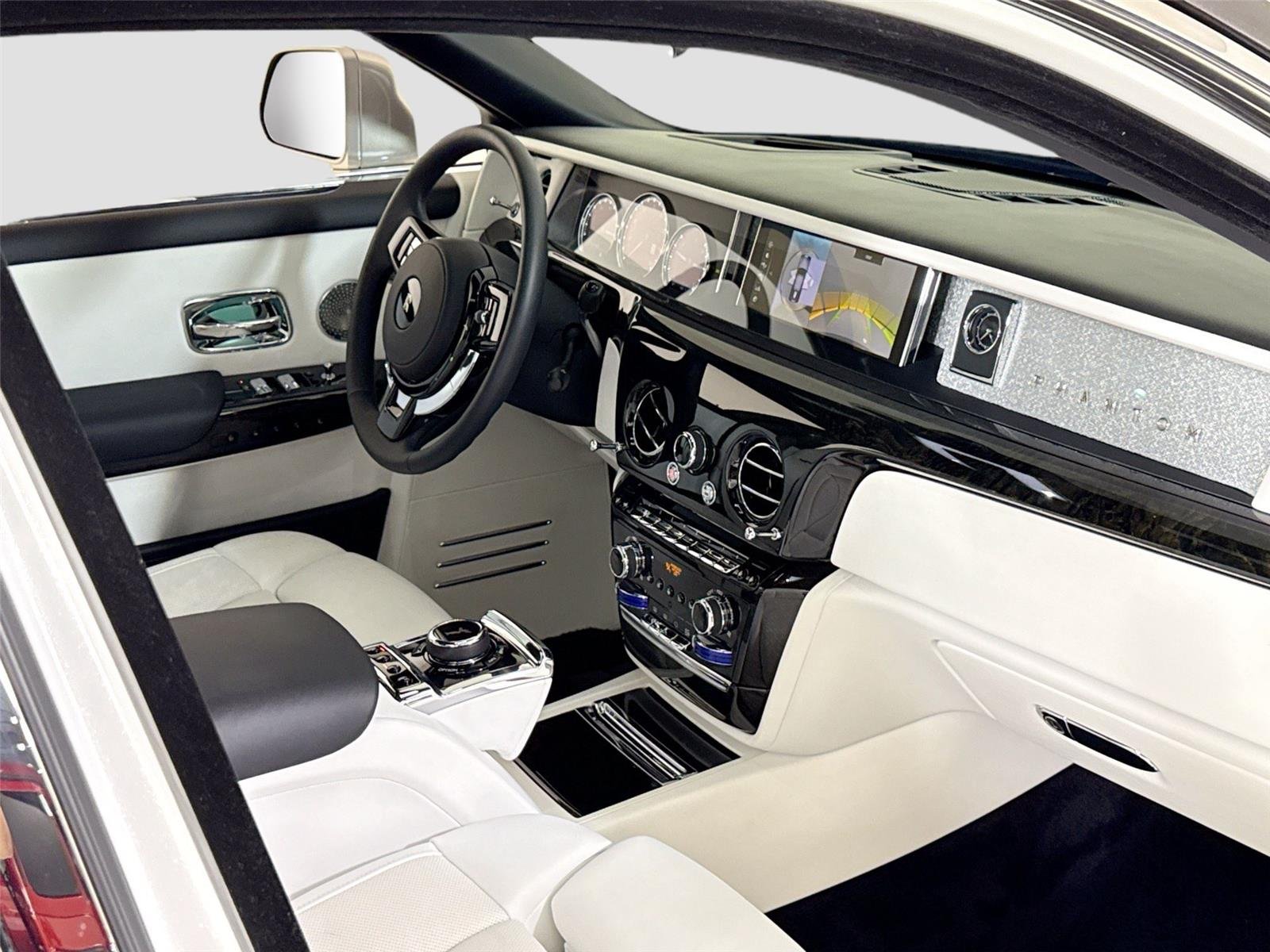Used 2023  Rolls-Royce  image 40