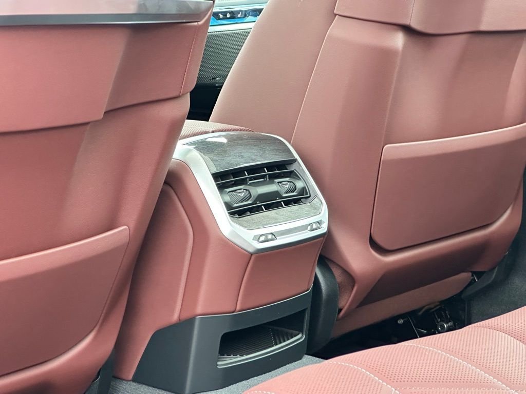 2025 BMW 7 Series 760i - Photo 23