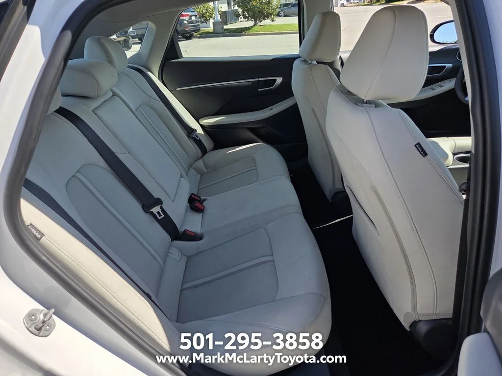 Used 2025 White Hyundai SEL image 14