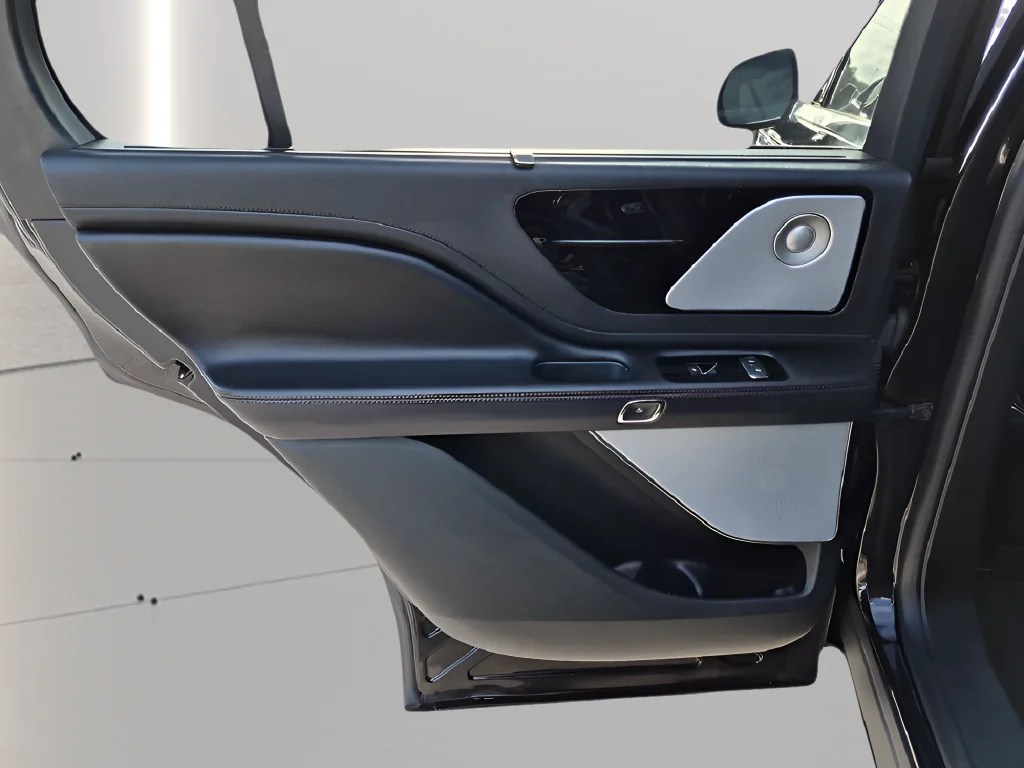 Used 2020 Black Lincoln Reserve image 38