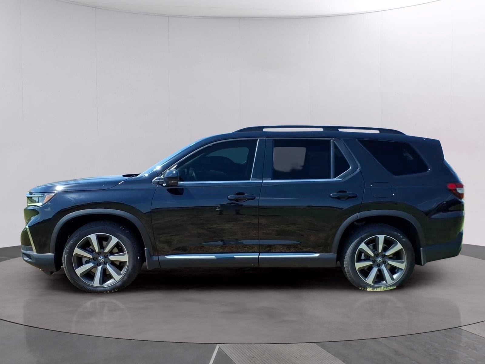 Used 2025 Crystal Black Pearl Honda Touring image 2