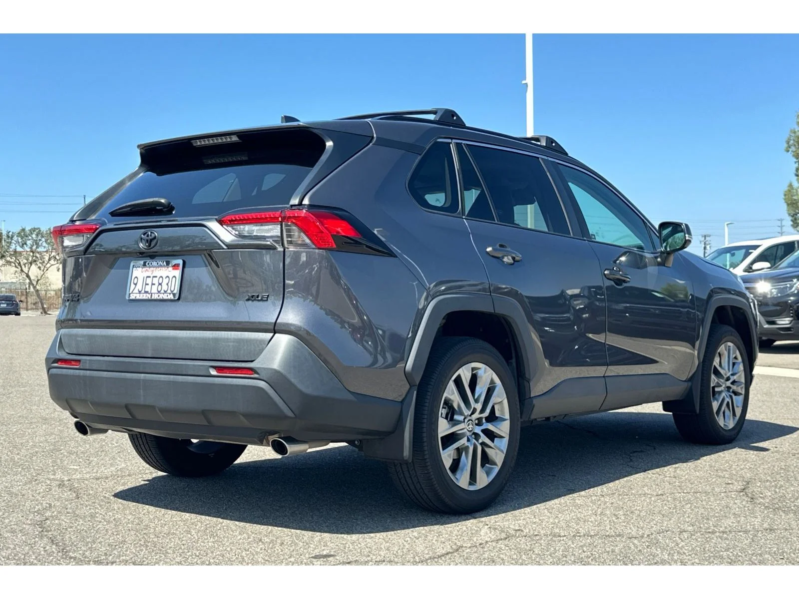 Used 2023 Magnetic Gray Metallic Toyota XLE Premium image 6