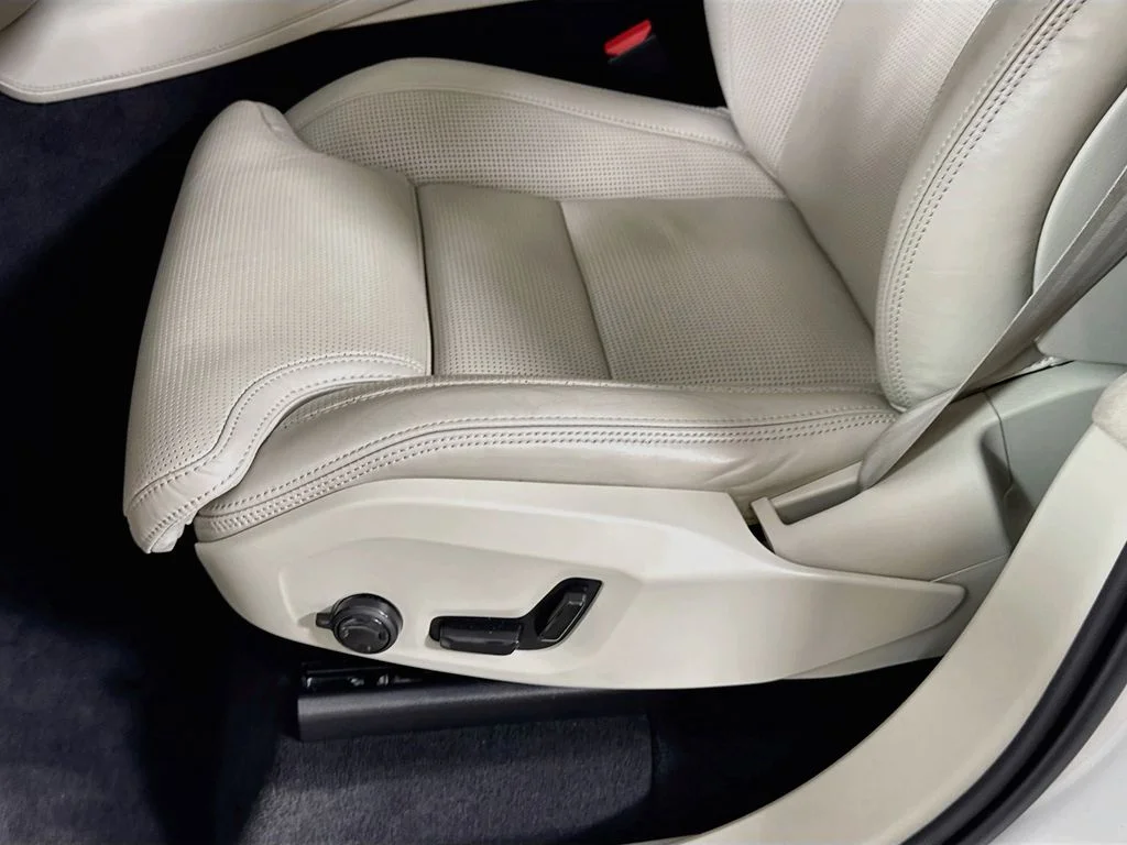 Used 2022 White Volvo T8 Inscription 6 Passenger image 24