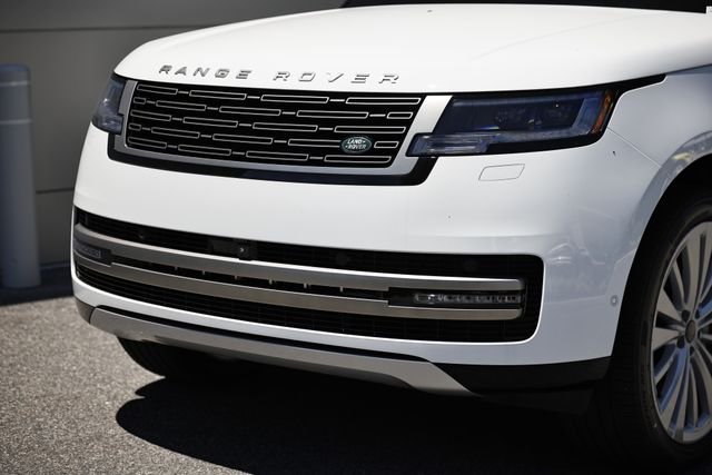 New 2026 Fuji White Land Rover SE 7 Seats image 2